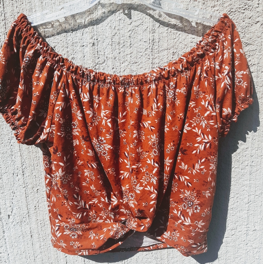 Persaya| Off the Shoulder Floral Cropped Shirt
